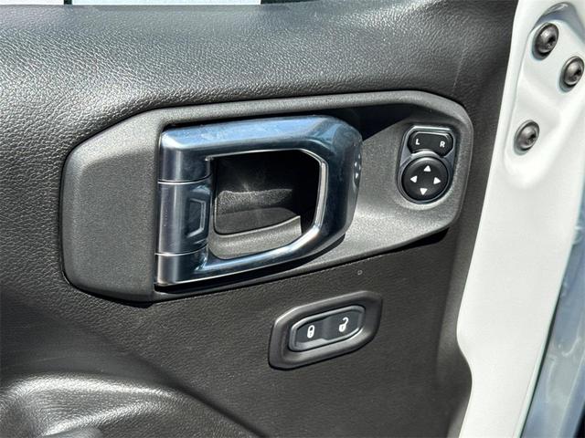 Photo of 2025 Bright White Clearcoat Jeep Wrangler