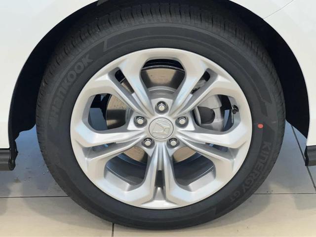 Photo of 2025 Platinum White Pearl Honda Accord