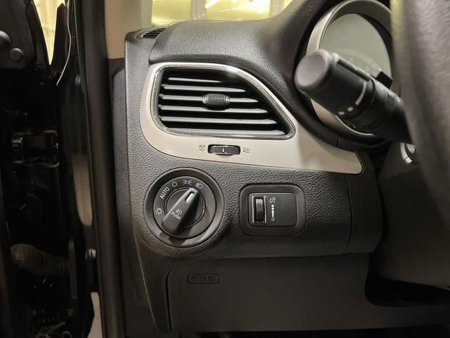 Photo of 2019 Pitch Black Clearcoat Dodge Journey