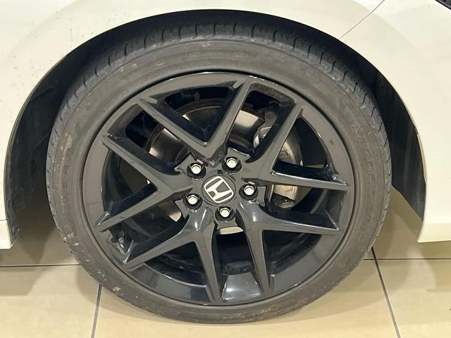Photo of 2023 Platinum White Pearl Honda Civic