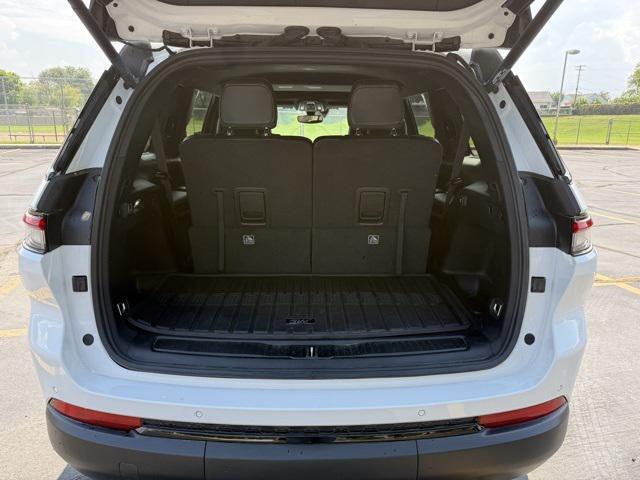Photo of 2024 Bright White Clearcoat Jeep Grand Cherokee L