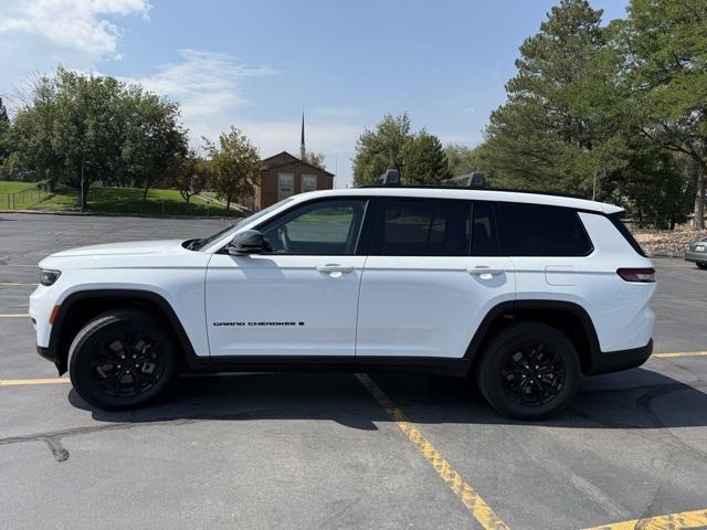 Photo of 2024 Bright White Clearcoat Jeep Grand Cherokee L