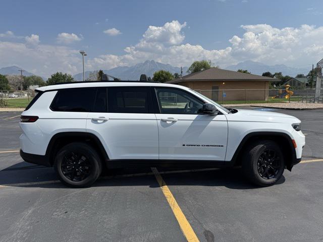 Photo of 2024 Bright White Clearcoat Jeep Grand Cherokee L