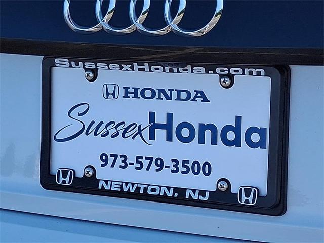Photo of 2023 Glacier White Metallic Audi Q8