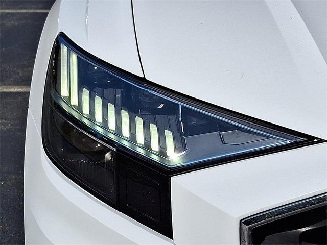 Photo of 2023 Glacier White Metallic Audi Q8