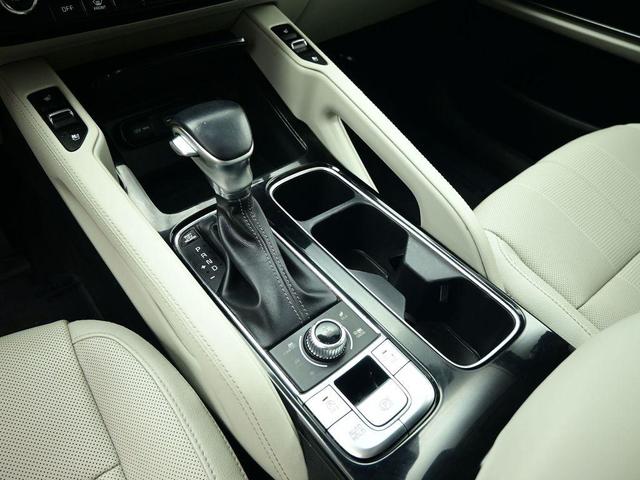 Photo of 2022 Glacial White Pearl Kia Telluride