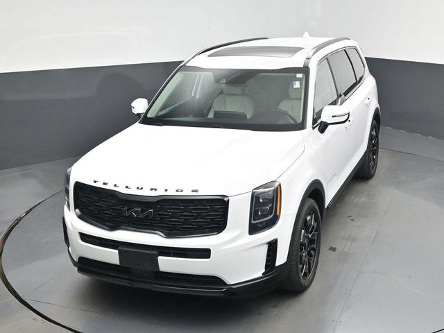 Photo of 2022 Glacial White Pearl Kia Telluride