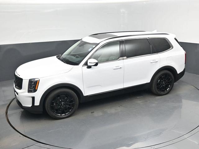 Photo of 2022 Glacial White Pearl Kia Telluride