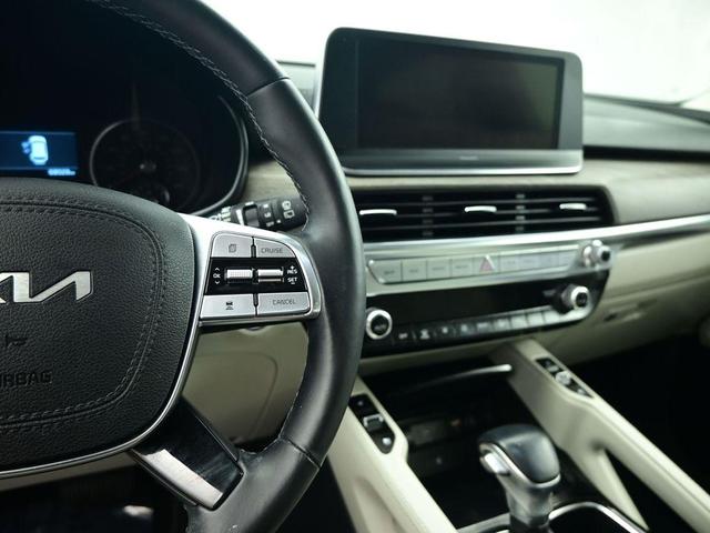 Photo of 2022 Glacial White Pearl Kia Telluride