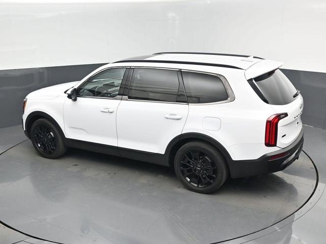 Photo of 2022 Glacial White Pearl Kia Telluride