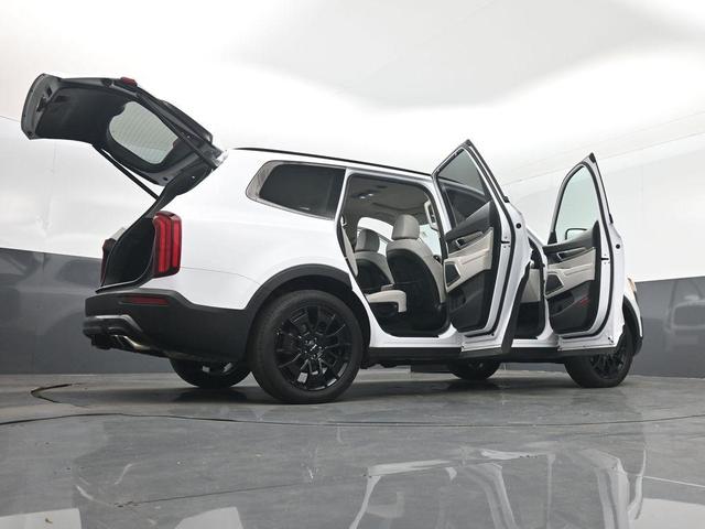 Photo of 2022 Glacial White Pearl Kia Telluride