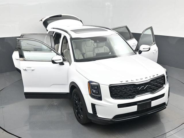 Photo of 2022 Glacial White Pearl Kia Telluride