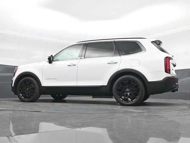 Photo of 2022 Glacial White Pearl Kia Telluride