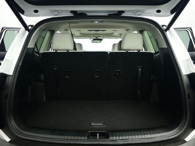 Photo of 2022 Glacial White Pearl Kia Telluride