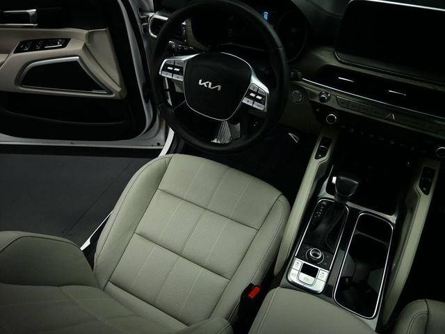 Photo of 2022 Glacial White Pearl Kia Telluride