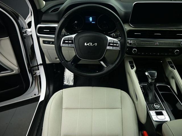 Photo of 2022 Glacial White Pearl Kia Telluride