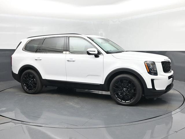 Photo of 2022 Glacial White Pearl Kia Telluride