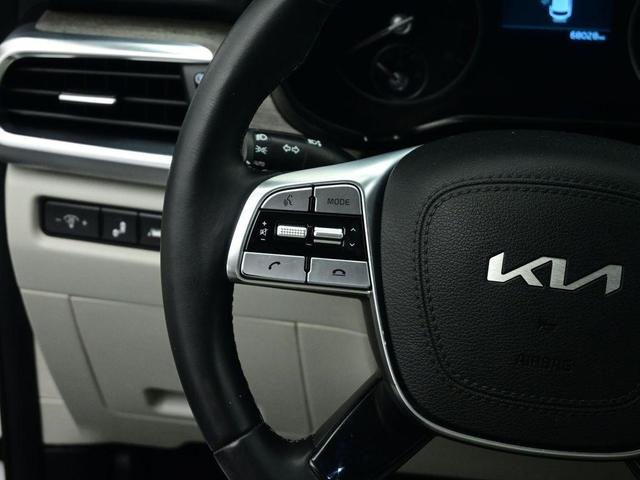Photo of 2022 Glacial White Pearl Kia Telluride
