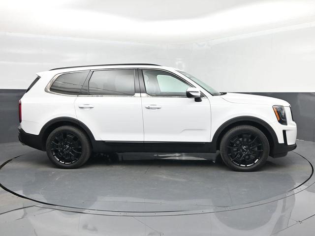 Photo of 2022 Glacial White Pearl Kia Telluride