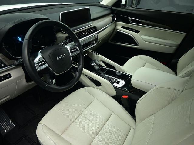 Photo of 2022 Glacial White Pearl Kia Telluride