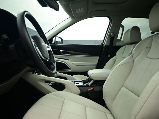 Photo of 2022 Glacial White Pearl Kia Telluride