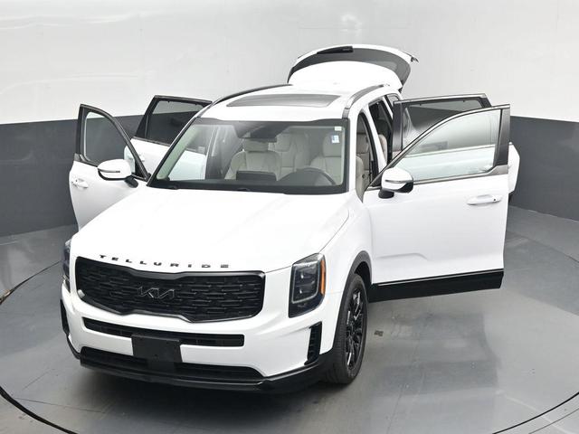 Photo of 2022 Glacial White Pearl Kia Telluride