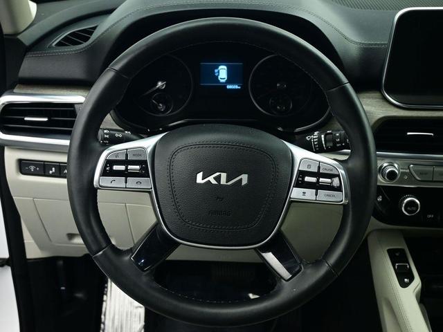 Photo of 2022 Glacial White Pearl Kia Telluride