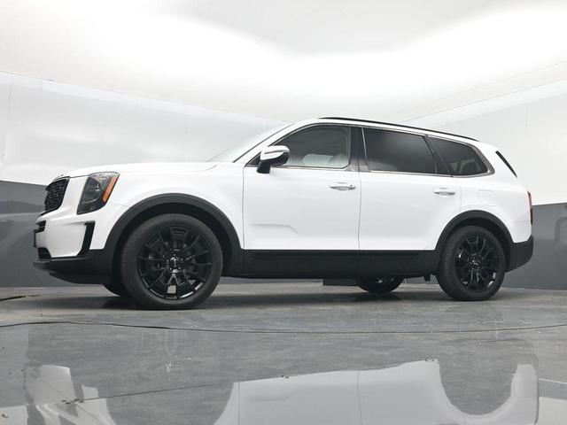 Photo of 2022 Glacial White Pearl Kia Telluride