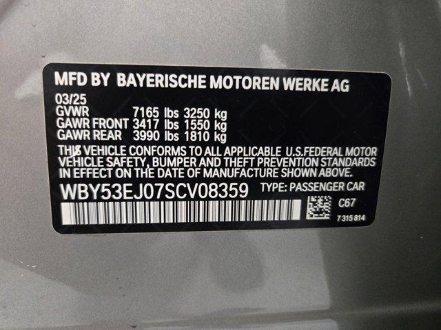 Photo of 2025 Space Silver Metallic BMW i7