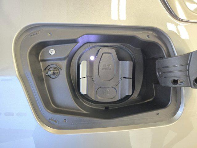 Photo of 2025 Space Silver Metallic BMW i7