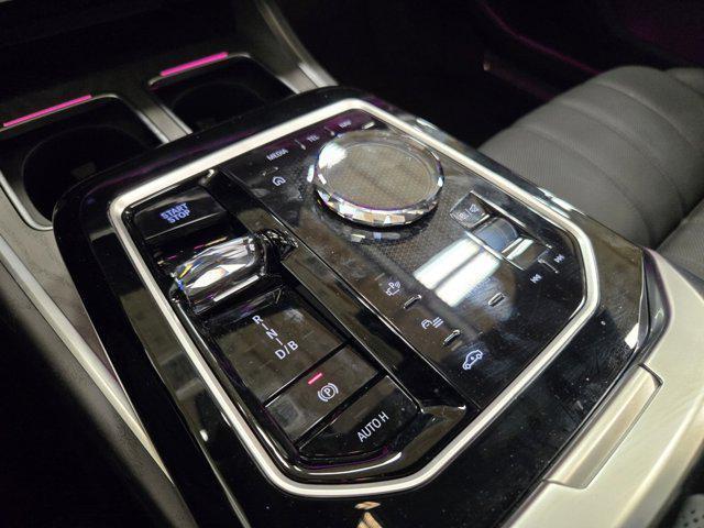 Photo of 2025 Space Silver Metallic BMW i7