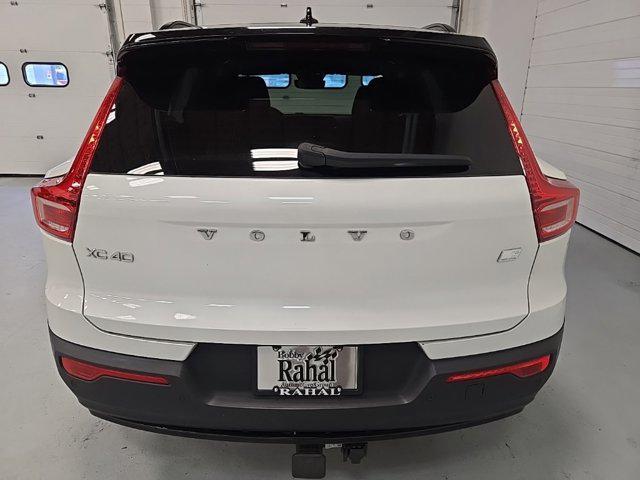 Photo of 2021 Crystal White Metallic Volvo XC40 Recharge Pure Electric