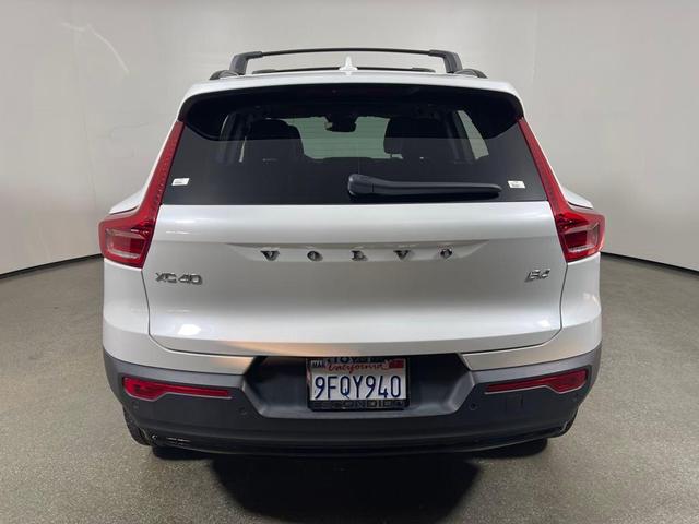 Photo of 2023 Crystal White Metallic Volvo XC40