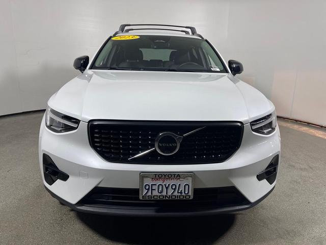 Photo of 2023 Crystal White Metallic Volvo XC40