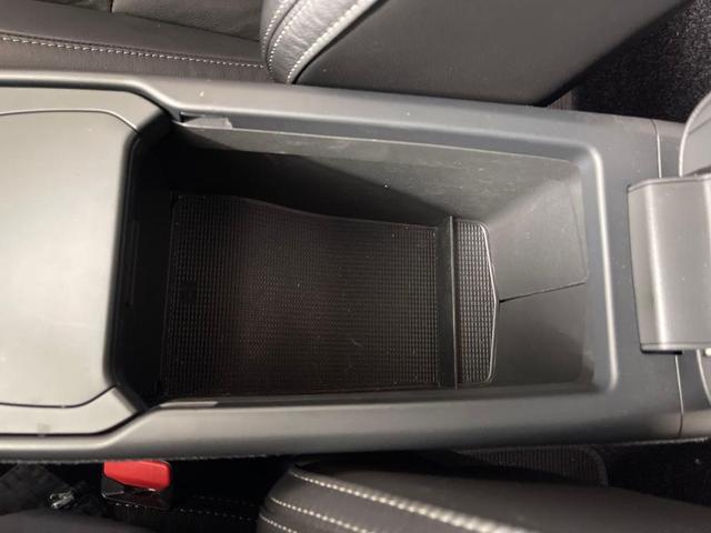 Photo of 2023 Crystal White Metallic Volvo XC40