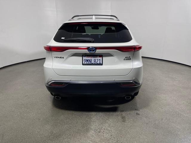 Photo of 2021 Blizzard Pearl Toyota Venza