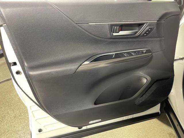 Photo of 2021 Blizzard Pearl Toyota Venza