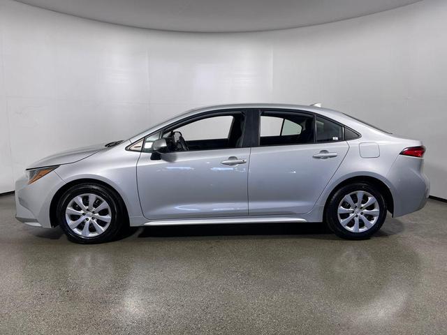 Photo of 2022 Classic Silver Toyota Corolla