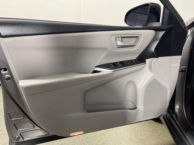 Photo of 2016 Mica Toyota Camry