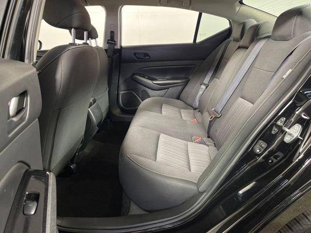 Photo of 2023 Super Black Clearcoat Nissan Altima
