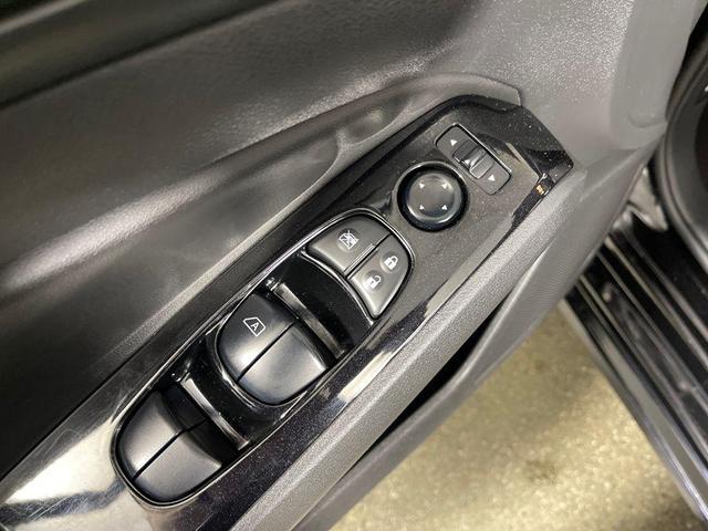 Photo of 2023 Super Black Clearcoat Nissan Altima