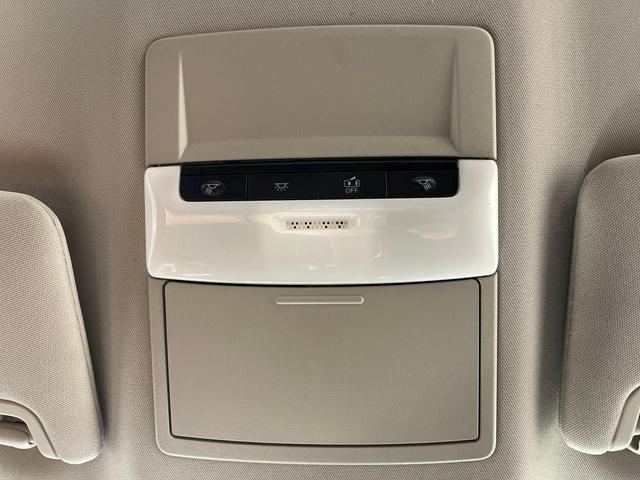 Photo of 2023 Super Black Clearcoat Nissan Altima