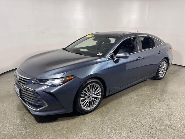 Photo of 2022 Harbor Gray Metallic Toyota Avalon