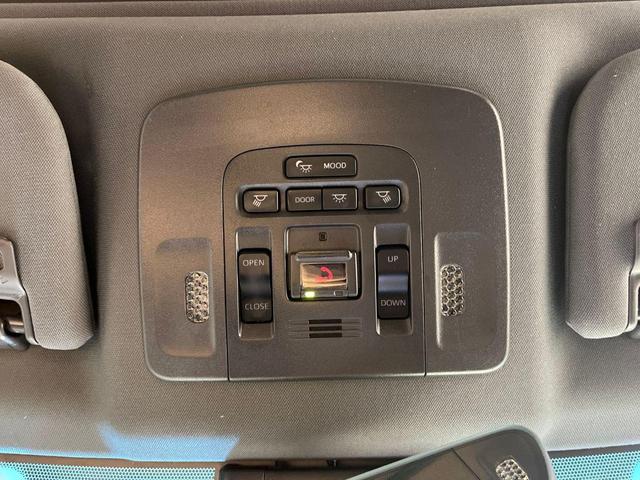 Photo of 2022 Harbor Gray Metallic Toyota Avalon