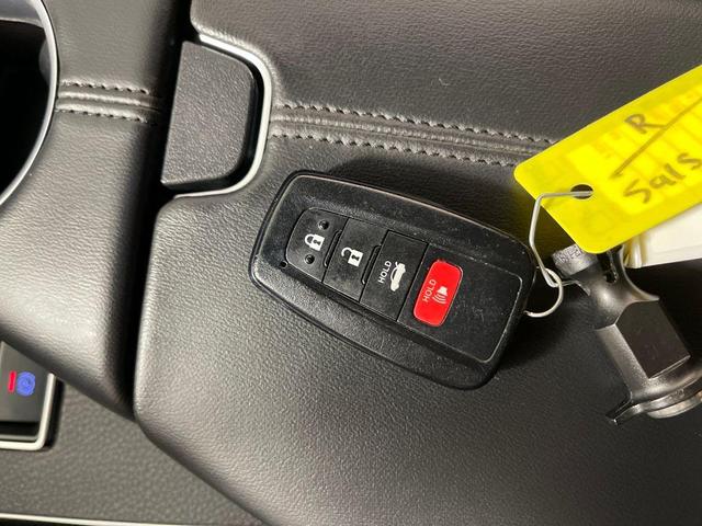 Photo of 2022 Harbor Gray Metallic Toyota Avalon