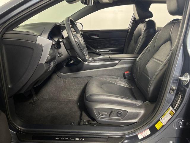 Photo of 2022 Harbor Gray Metallic Toyota Avalon