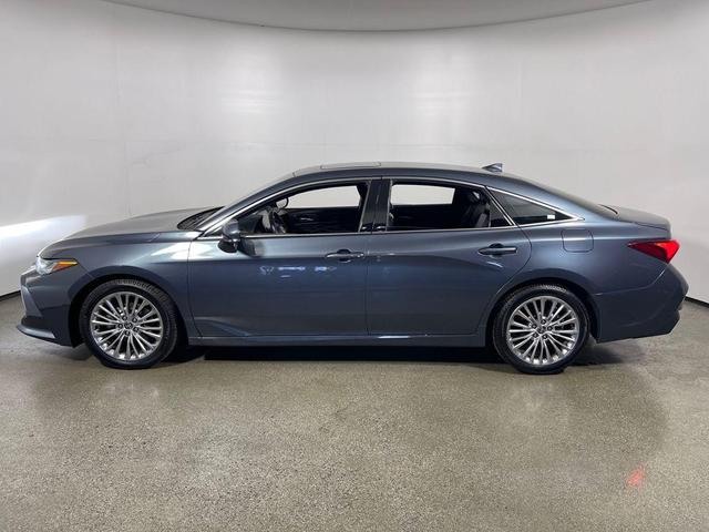 Photo of 2022 Harbor Gray Metallic Toyota Avalon