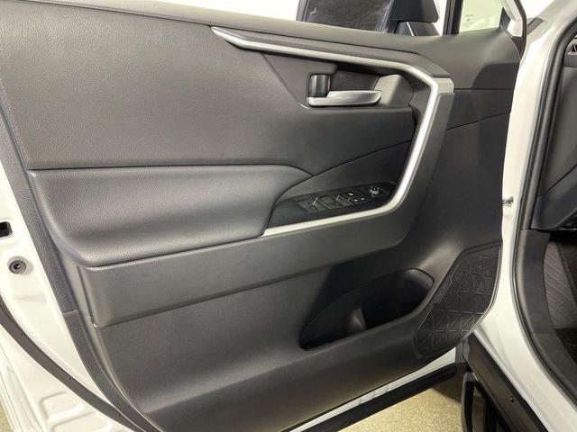 Photo of 2023 Blizzard Pearl Toyota RAV4