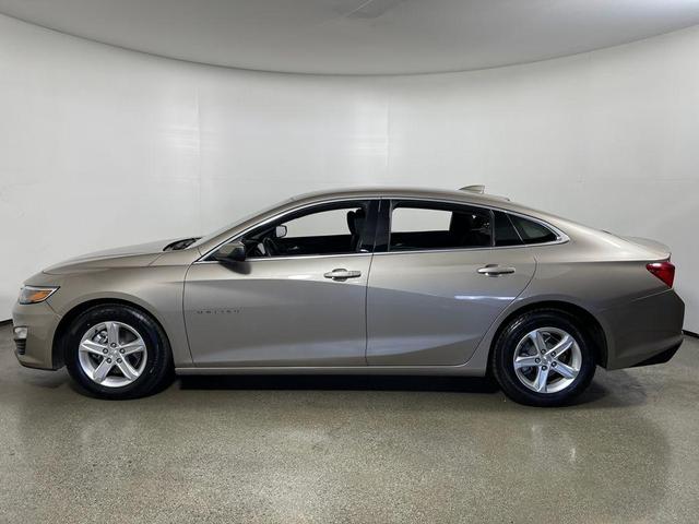 Photo of 2024 Mineral Gray Metallic Chevrolet Malibu
