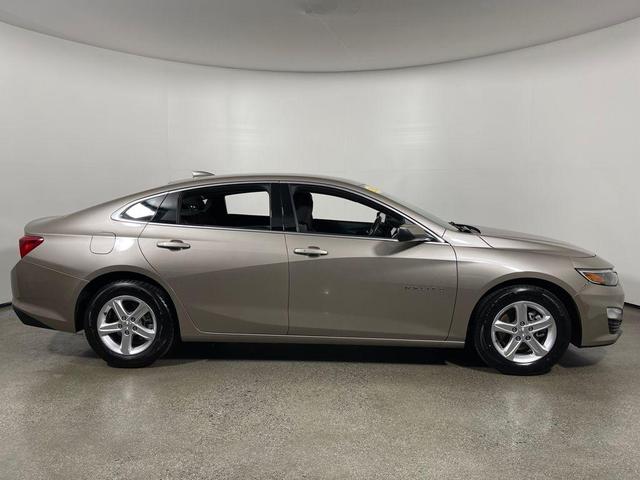 Photo of 2024 Mineral Gray Metallic Chevrolet Malibu